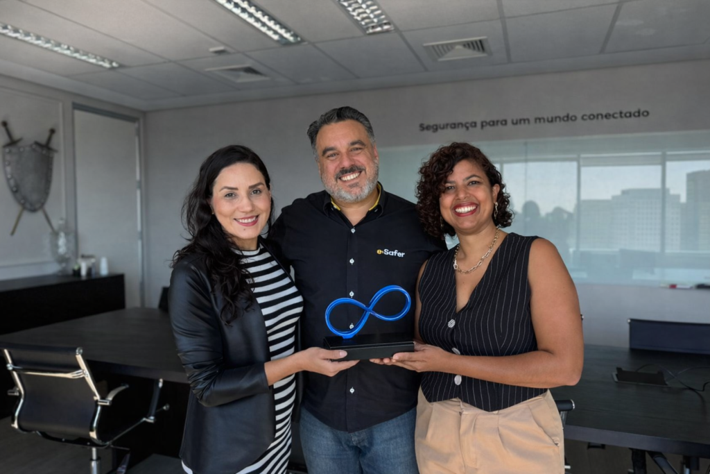 Neila Gonçalves, Mauro Brunetti e Luane Mattos, time de Marketing e-Safer